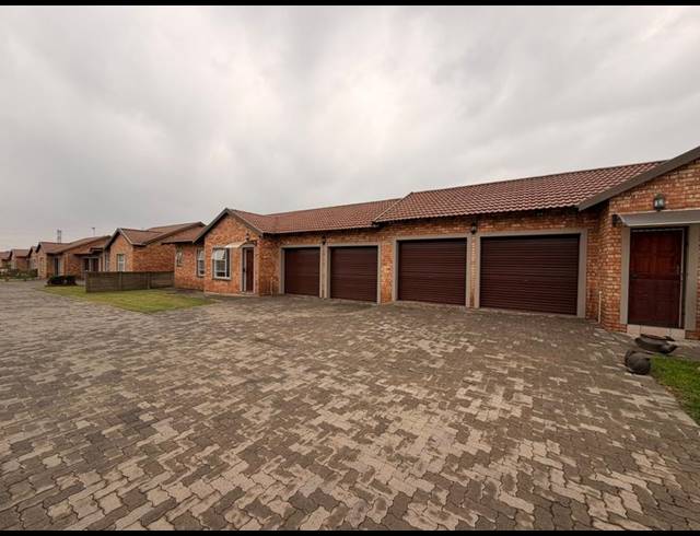 2 BEDROOM TOWNHOUSE FOR SALE IN RIVERSDALE
